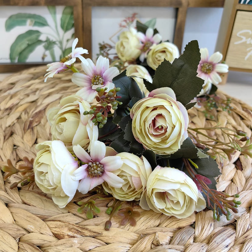 Искусственные цветы в Воронеже | Цветы искусственные «Камелии с мелкоцветом», сиренево-молочные, букет